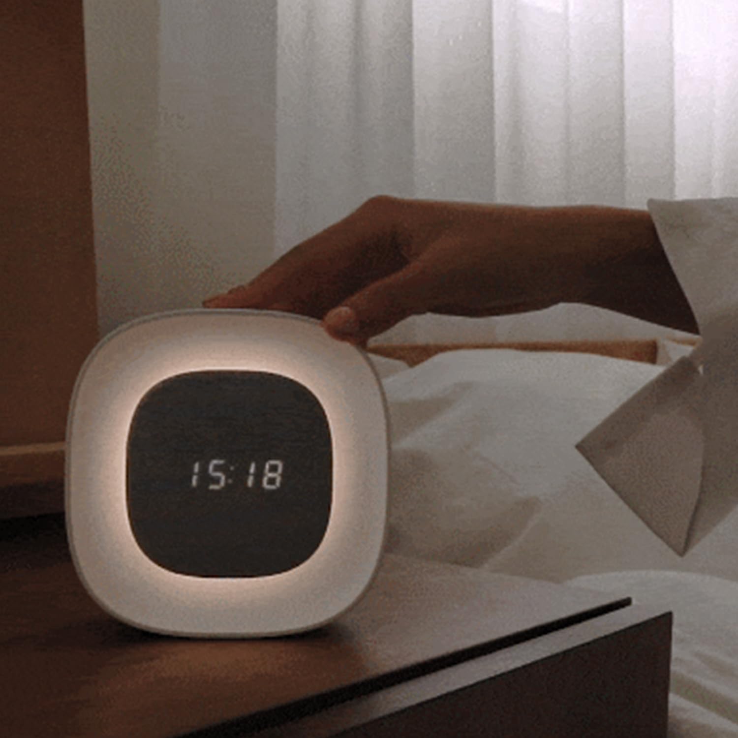 FOREVER Light LED Nachtlicht Pure FNL-03 Bjorn - Digitaler Wecker mit Display, Alarmfunktion & sanfter Beleuchtung | Geräuschlos | Weiß | Modern & kompakt