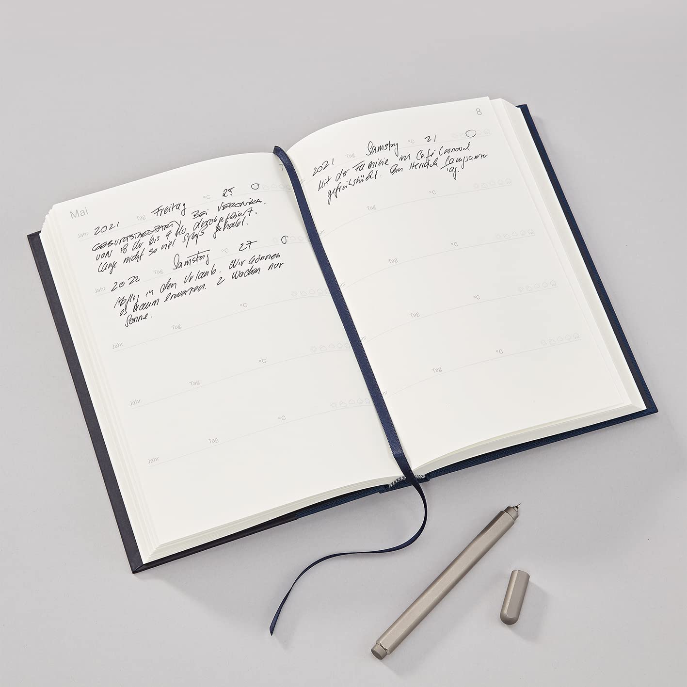Semikolon 368695 The Life in Your Years, 5-Jahres Tagebuch A5 Format, Diary mit Buchleineneinband, Englisch - Midnight