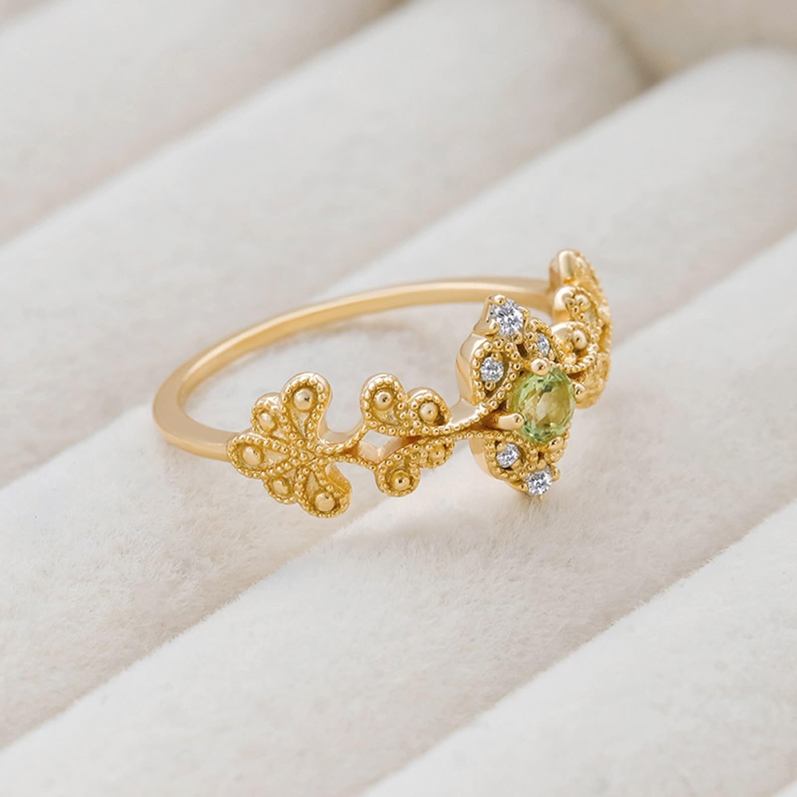 Par de anillos de oro 9 K/14 K/18 K con verde peridoto, flores en forma de vid