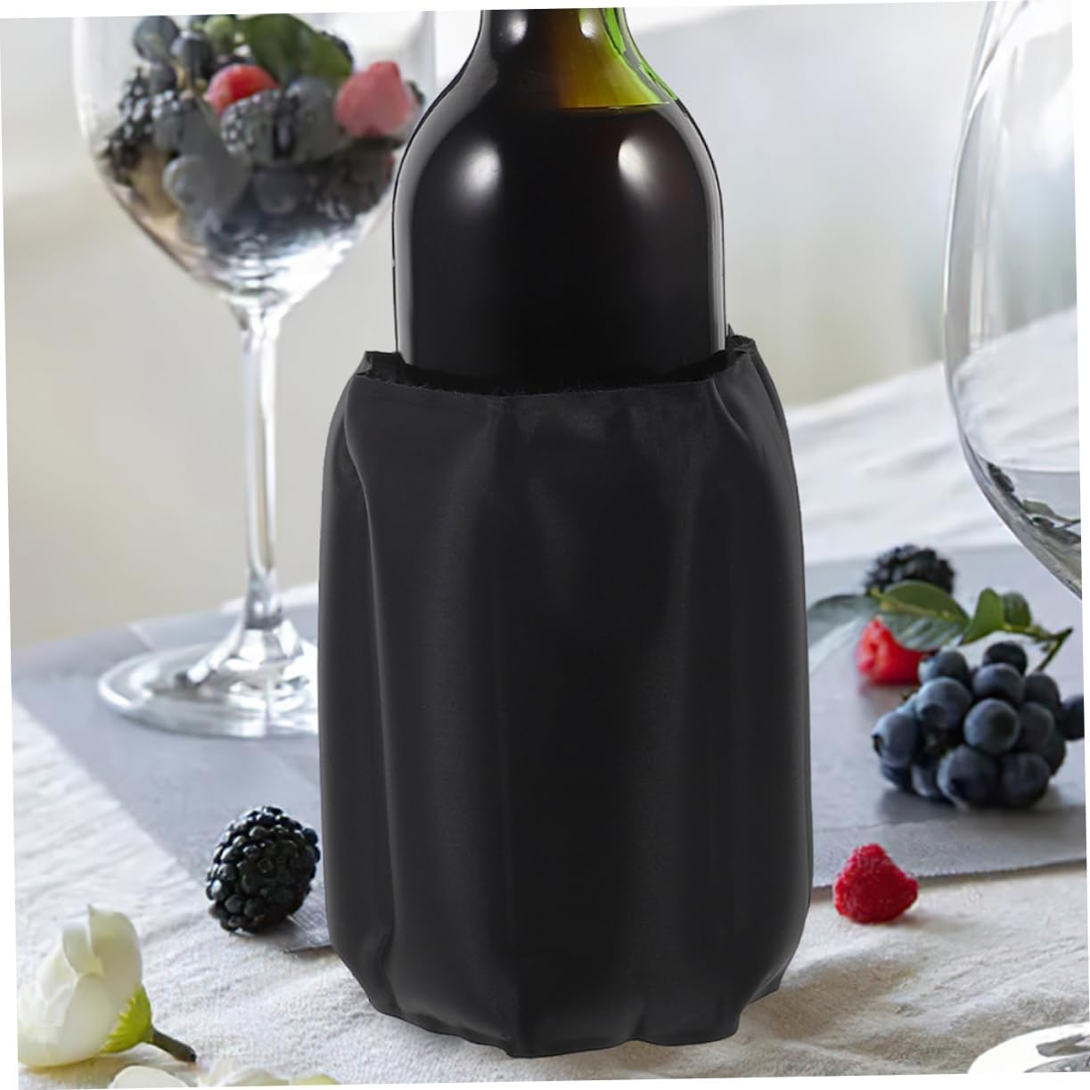 BESTYASH 2Pcs Reusable Gel Wine Bottle Cooler Sleeve Black Insulated Wine Chiller Sleeve for Beer and Bottles Efficient Temperature Control Polyester Cloth Ice Pack for Outdoor and Indoor