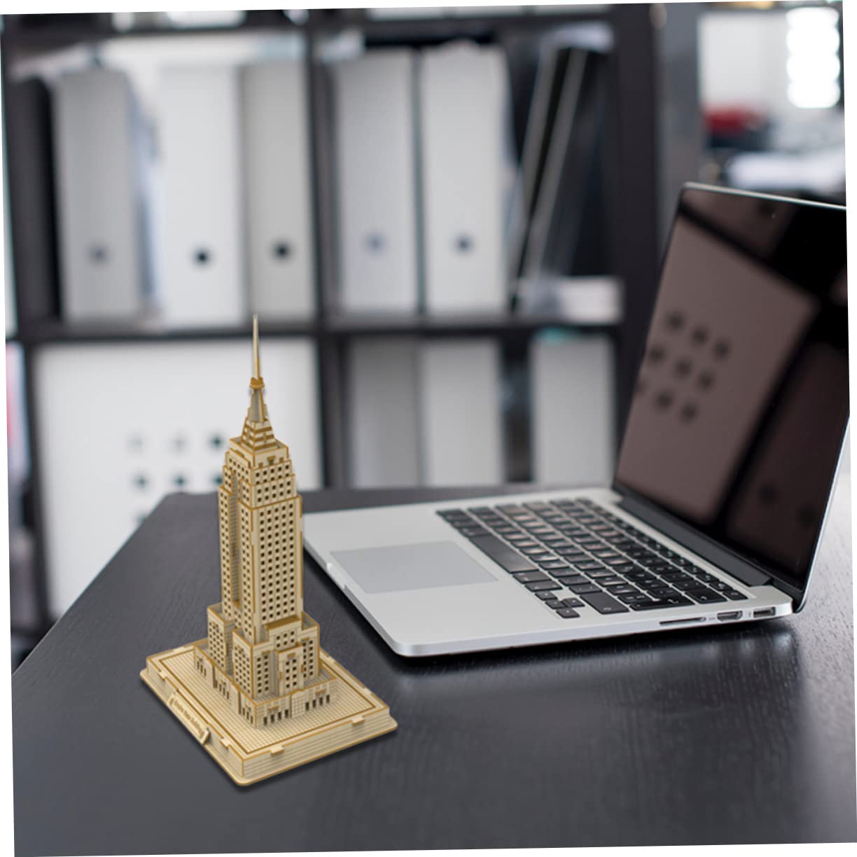 Puzzle Éducatif 3D et Présent en Bois Basswood Modèle de Gratte-Ciel DIY Créativité Améliorée, Décoration Unique pour Garçon et Filles
