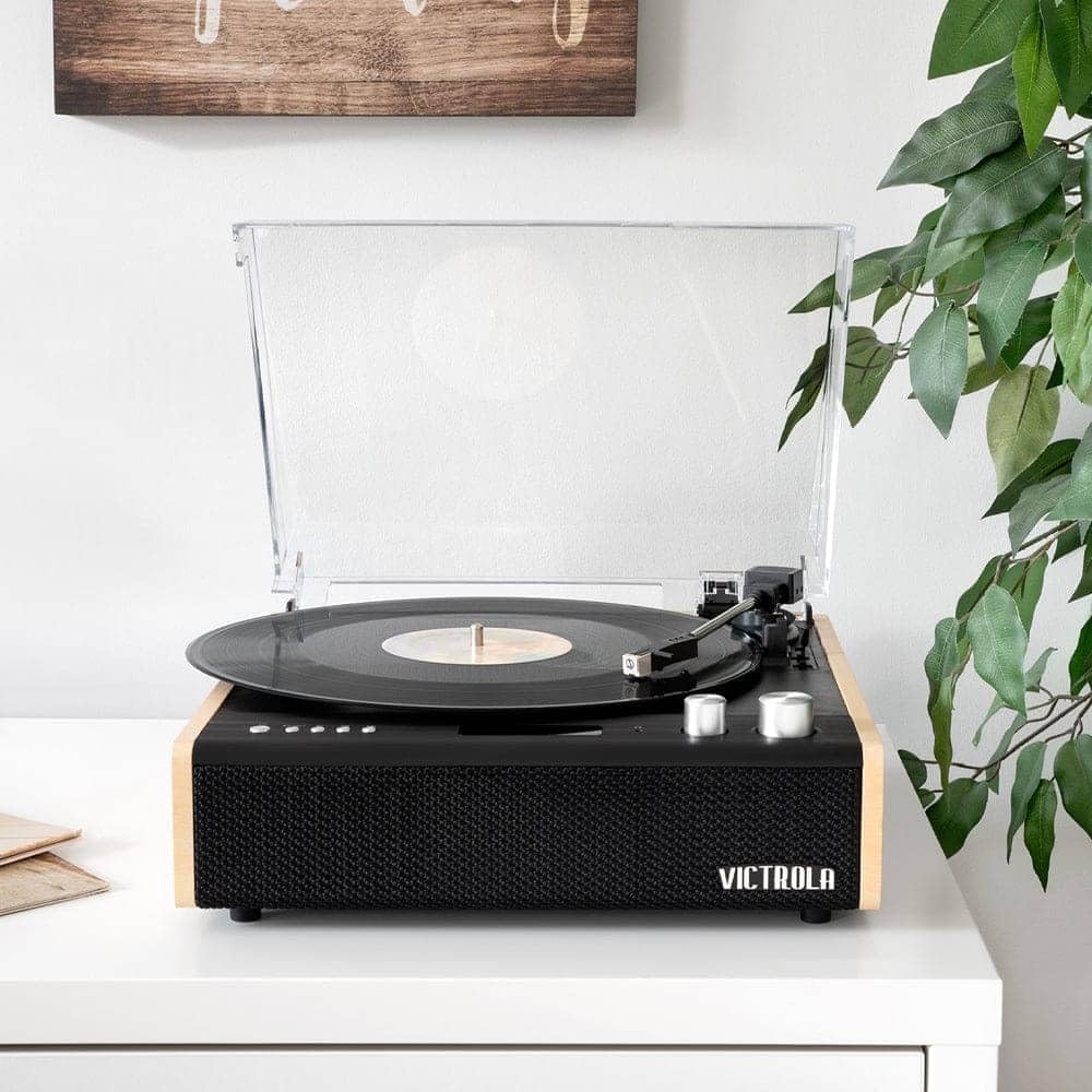 Victrola Eastwood Giradischi Bluetooth con Altoparlanti Integrati – 3 Velocità, Testina MM Premium, Streaming wireless, Copertura Antipolvere Rimovibile (Bambù)