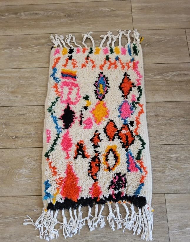 Générique Tapis berbère marocain Azilal 65 x 41 cm – Tapis Artisanal Fait Main – Laine Naturelle – Motifs Traditionnels – Pièce Unique