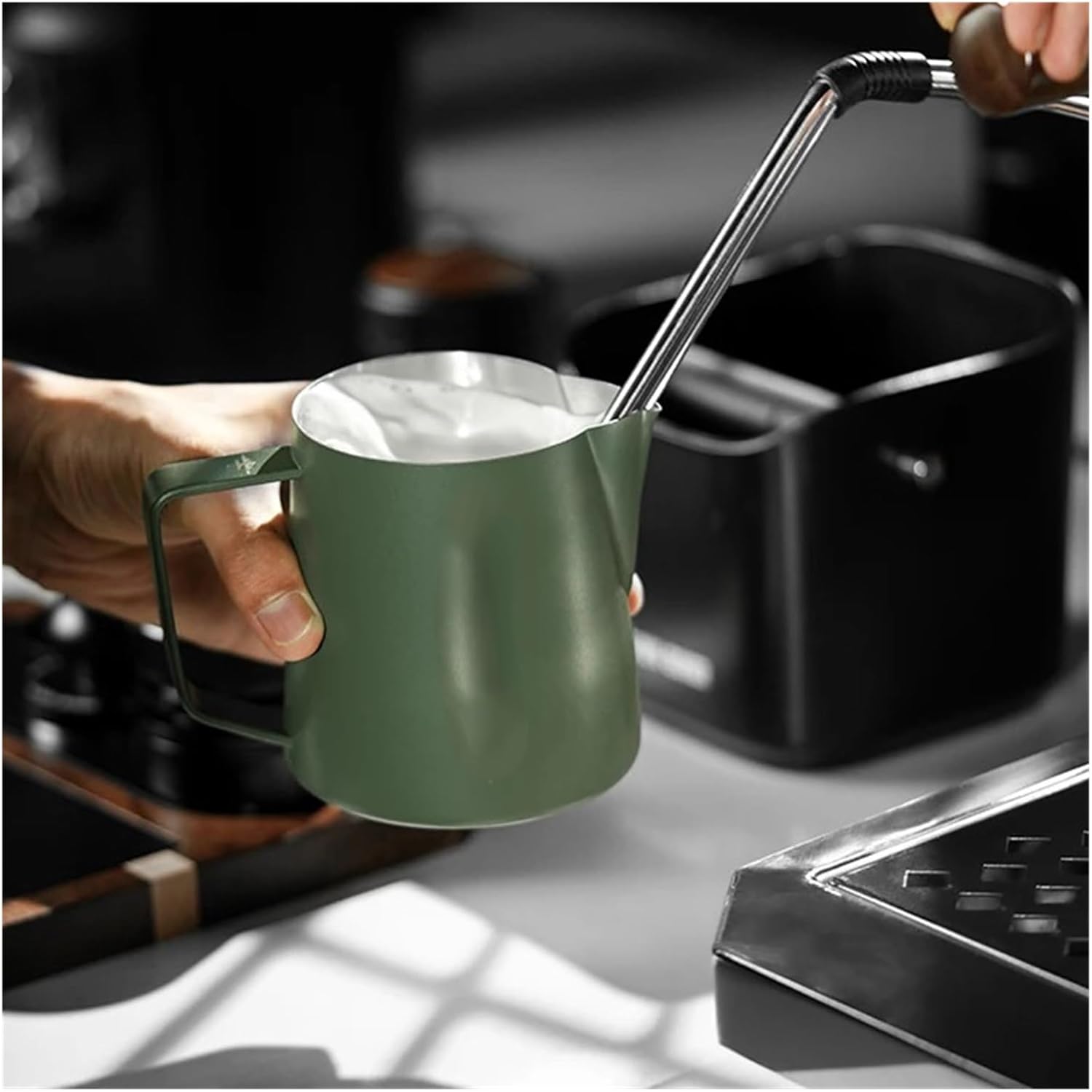 500/600ML Milk Frothing Pitcher Stainless Steel Steaming Pitchers Cappuccino/Latte Art Cup Coffee Tool(600ml,Silver)
