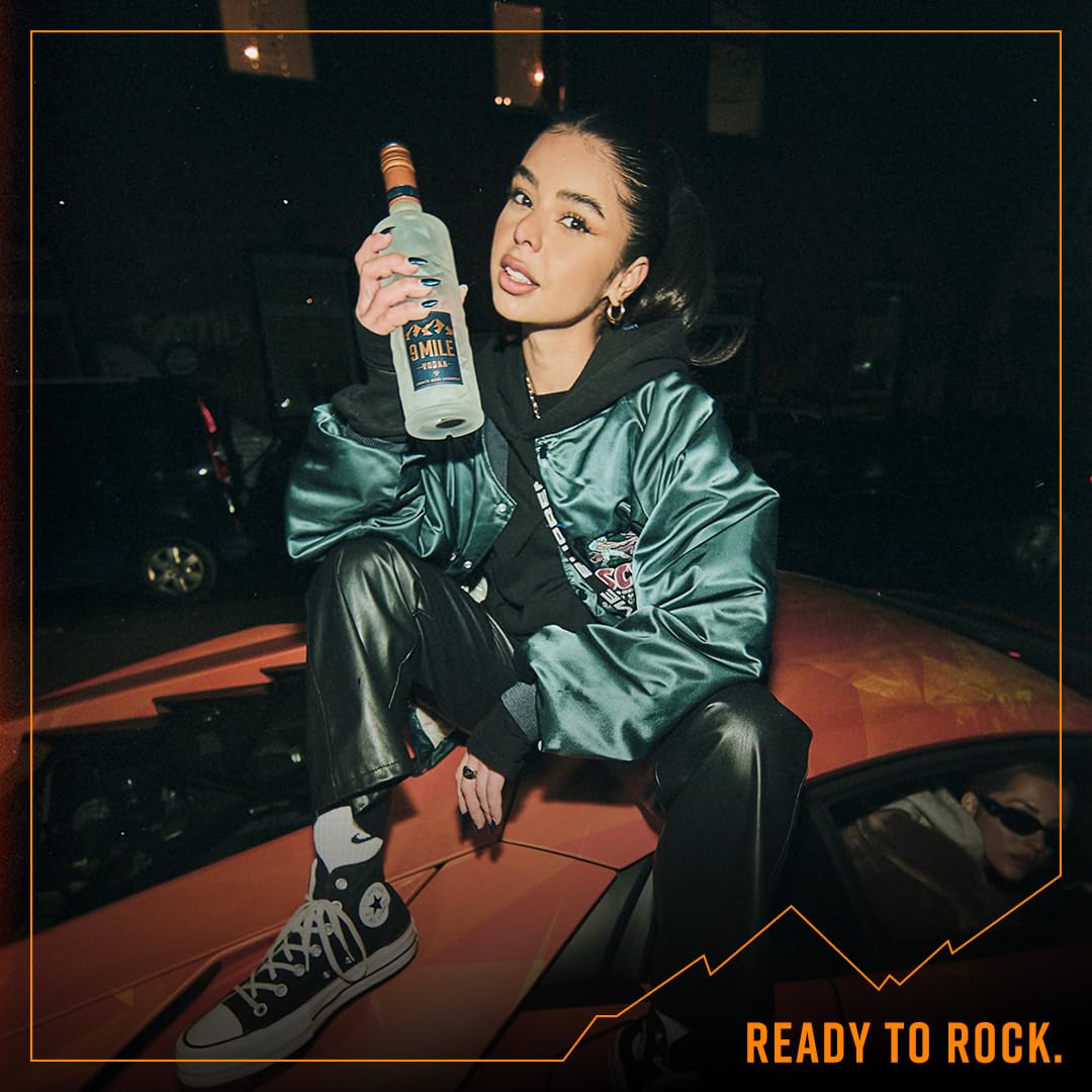 9 MILE Vodka Geschenkeset mit 0,7l Flasche & 9 MILE Glas – 37,5% Vol. Premium Vodka mit LED-Beleuchtung, Granite Rock Filtration & mildem Geschmack – ideal für Longdrinks oder den puren Genuss