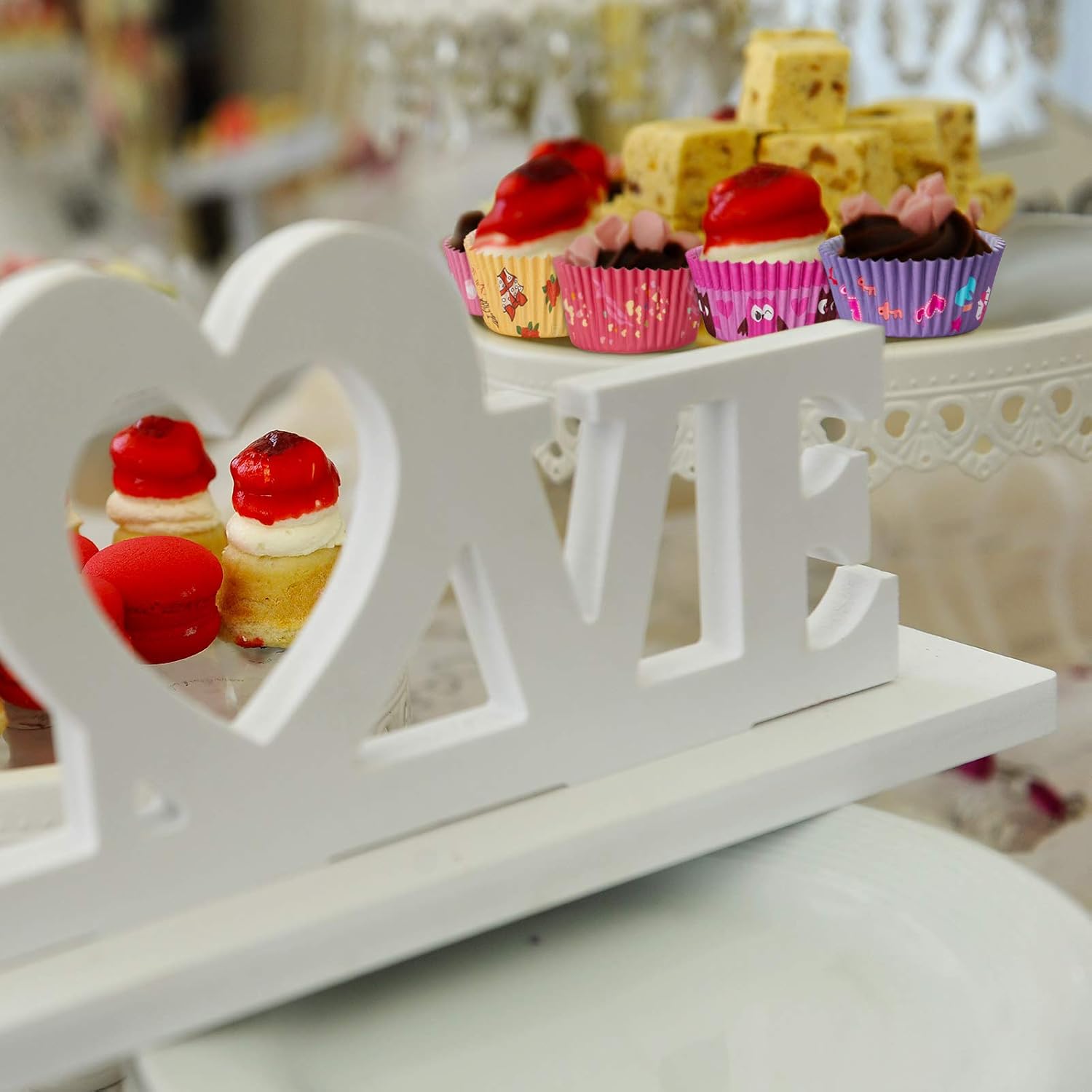 600 Pieces Valentine's Day Cupcake Liners Assorted Styles Heart Cupcake Baking Cups Wrappers Paper Wraps Muffin Case Trays for Valentine's Day Wedding Party Decorations (Classic Style)