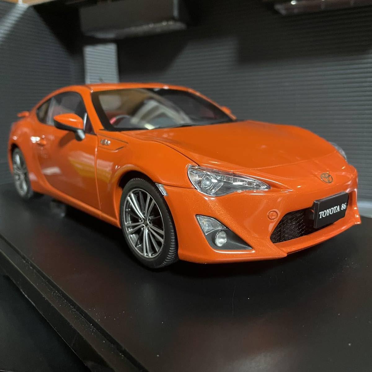 Amazon.co.jp: 品 オートアート1/18 86 GTリミテッド オレンジ
