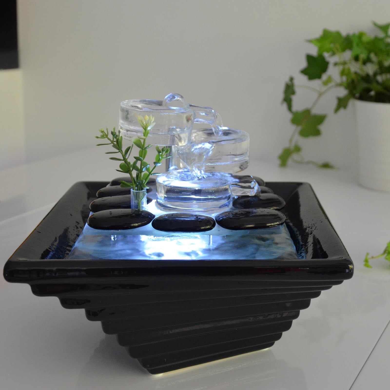 Fontaine d’Intérieur en Céramique et Verre Haute Qualité Lumière Blanche, Déco Méditation, Tasse Jarre Zen, écoulement d’eau envoutant, Idée Cadeau Haute Gamme, H 20x23x23cm – Himalaya Zen’Light