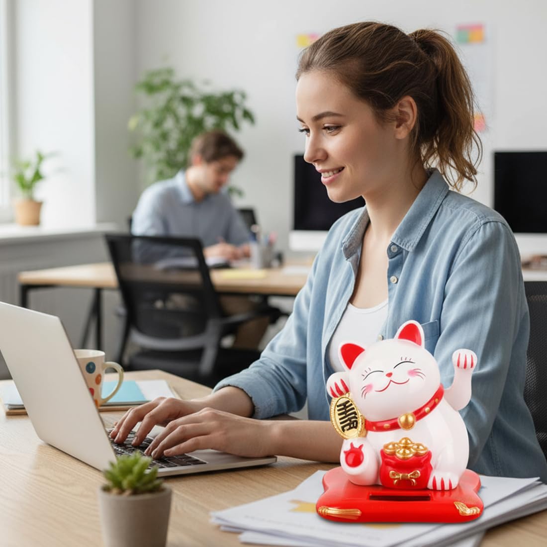 1 pezzo Gatto Cinese Portafortuna Maneki Neko Lucky Cat, Gatto di Benvenuto ad Energia Solare, Maneki Neko Originale, Oggetti per la Casa, Home Display Car Decor (Bianco)