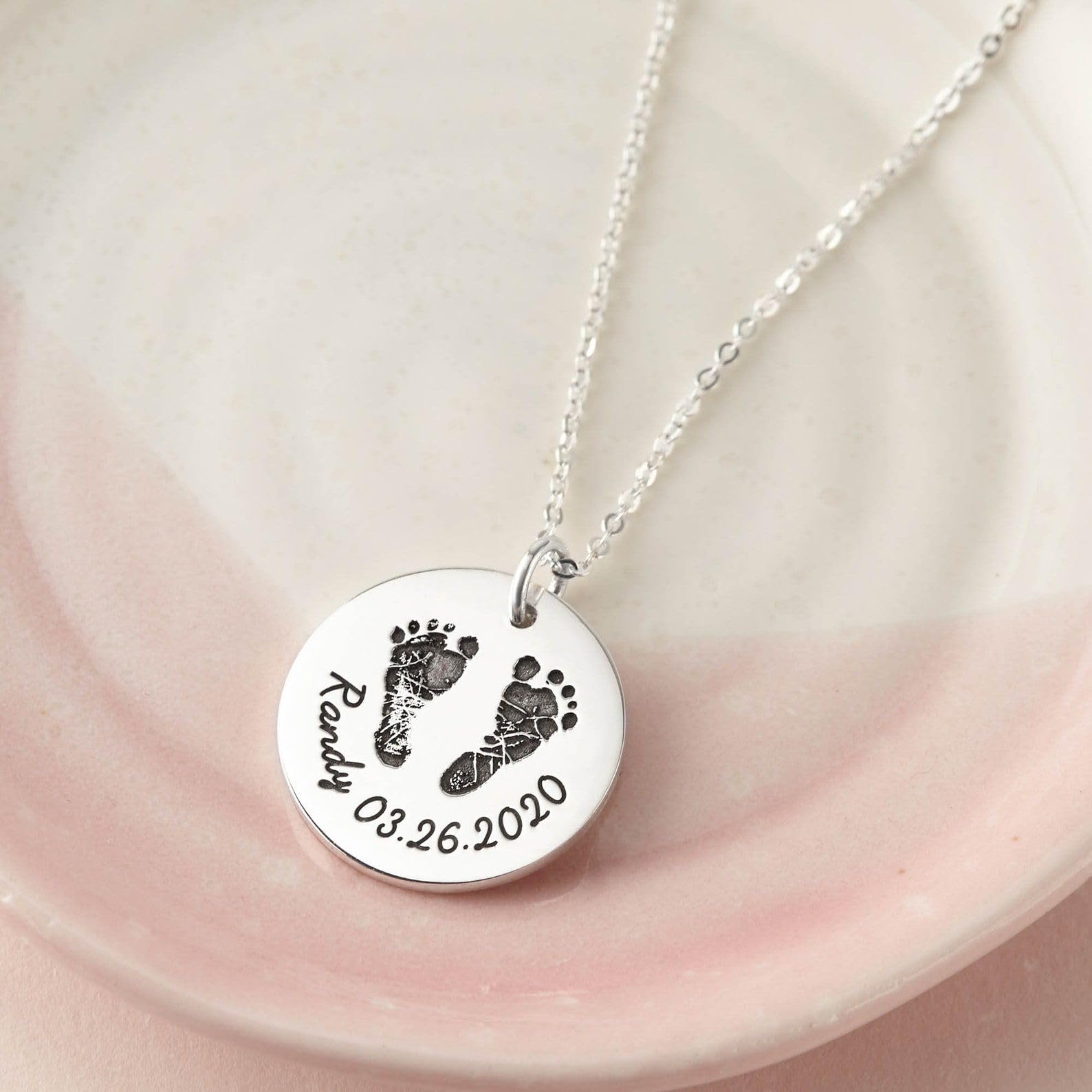 Mamá collar bebé pies, nueva mamá joya, huella de bebé nuevo collar Día de la Madre Navidad cumpleaños aniversario fiesta prenatal