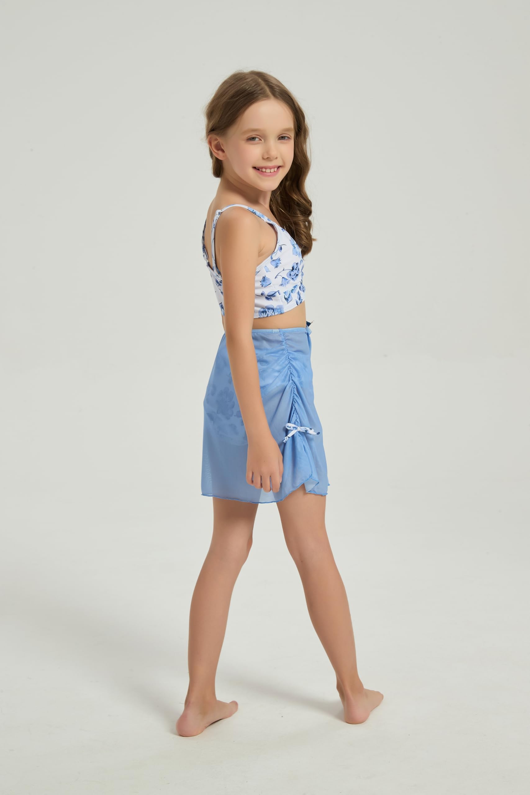 QJQ Traje de baño floral de 3 piezas para niña, bonito conjunto de bikini con cuello en V, traje de baño de cintura alta, falda de malla transparente