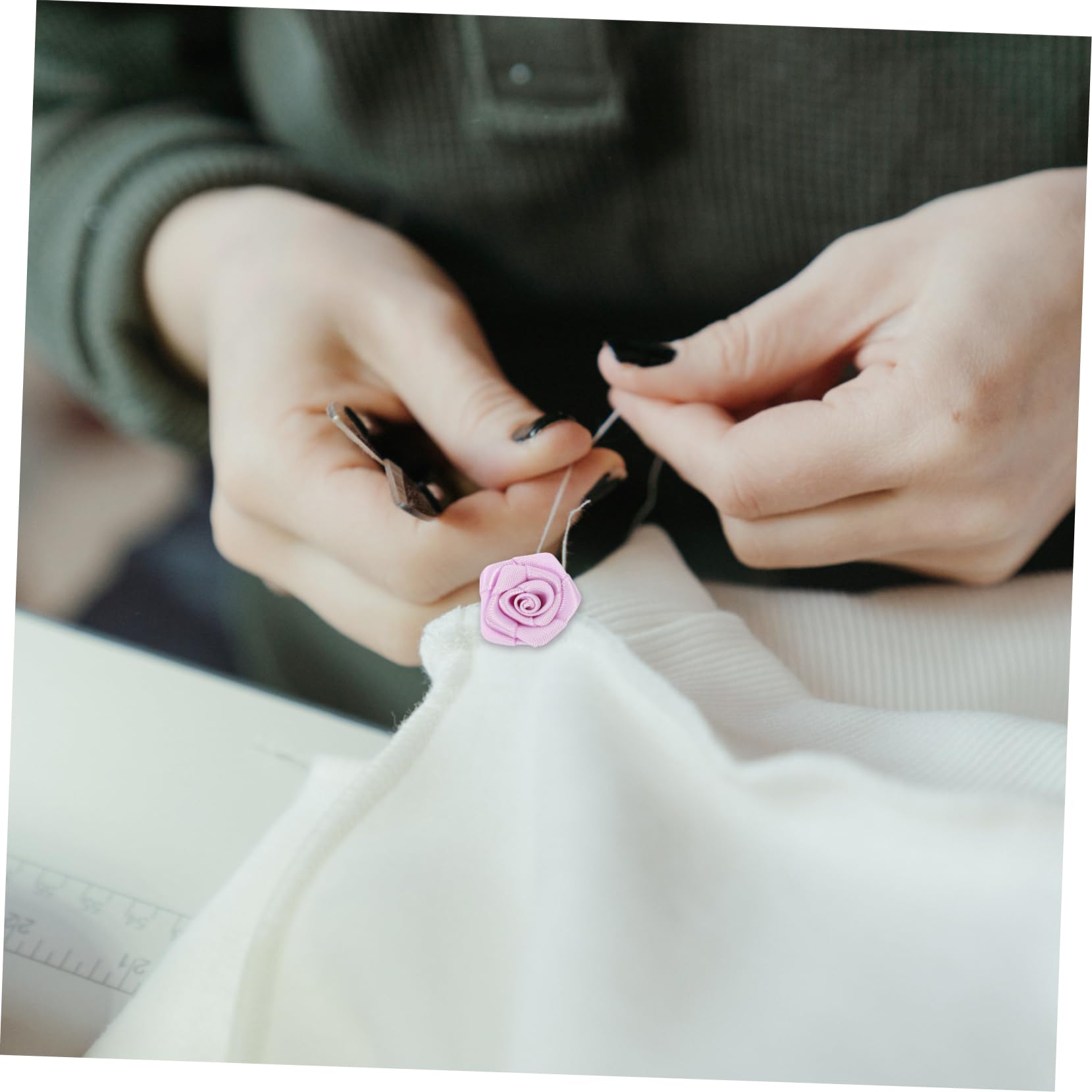 500stücke Künstliche Rosenblüten Aus Polyester Für -projekte Brautstrauß-Dekoration Praktische Kleidung Blumen Für Hochzeiten Und Partys Vielseitige Bastelblumen