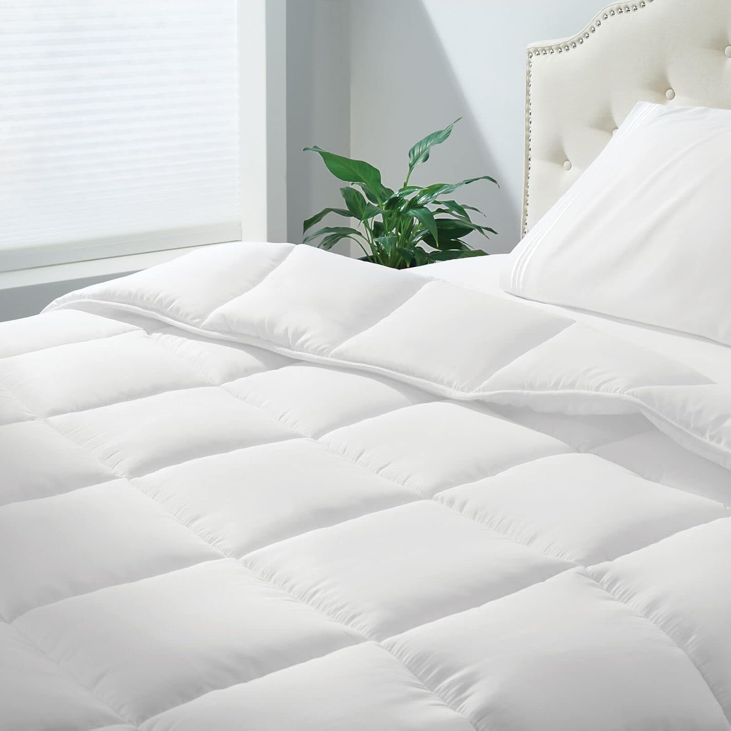 mDesign Full/Queen All-Season Down Alternative Quilted Duvet Insert or Stand-Alone Comforter - Plush Microfiber Fill, Box Stitched - Machine Washable - Optic White