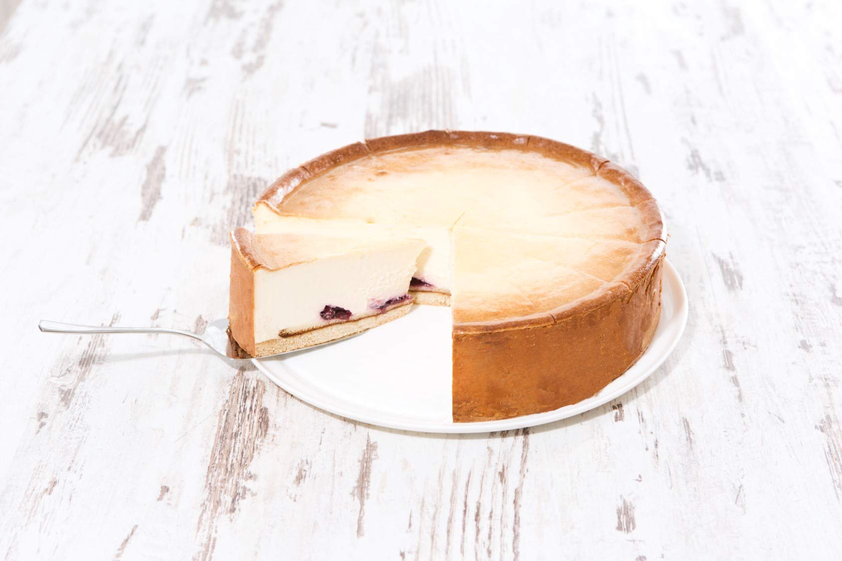Vestakorn Käsetorte 2,8 kg, Handgefertigte Käsetorte mit Sahne, 28cm, 12 Stücke
