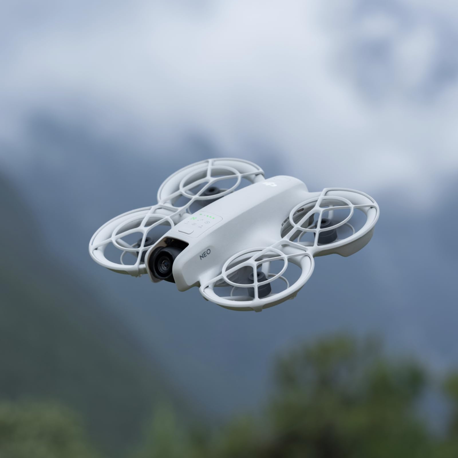 DJI Neo, mini dron z kamerą 4K UHD dla dorosłych, 135 g samodzielnie latający dron śledzący użytkownika, start z dłoni, śledzenie obiektu, QuickShots, stabilizacja wideo (nie wymaga kontrolera)