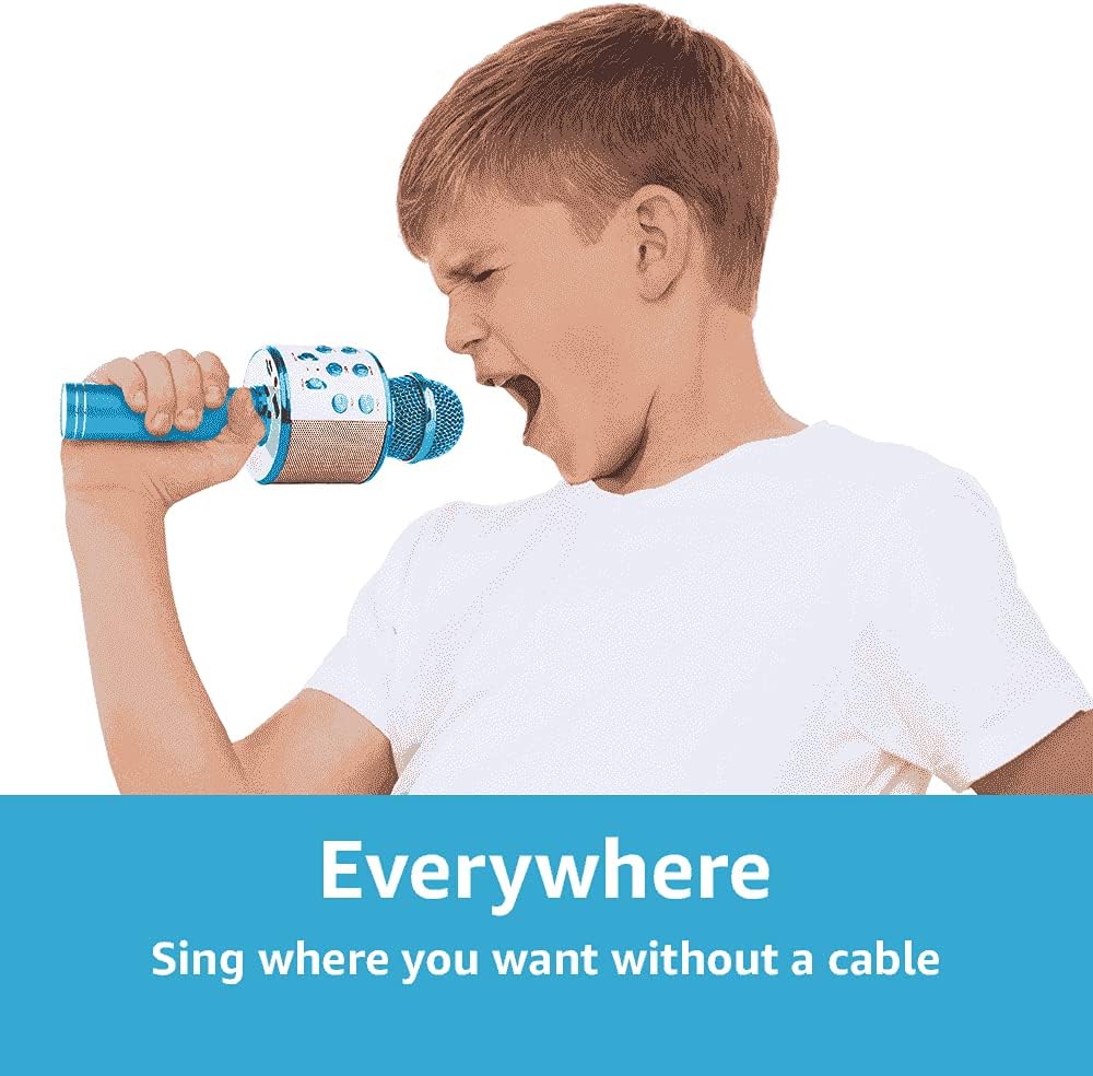 Child singing with MAX KM01 microphone