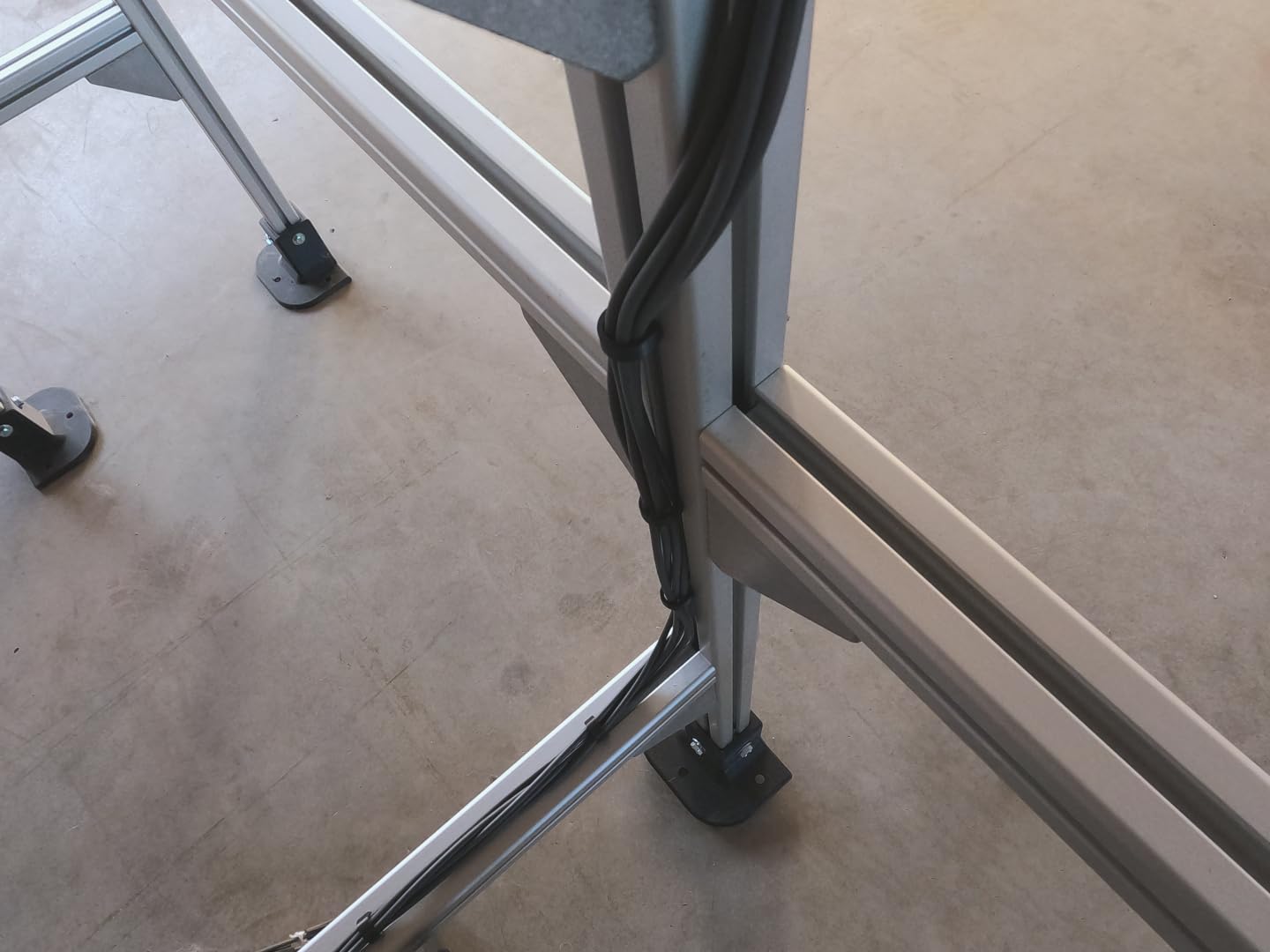 Clip per il fissaggio del cavo al profilo di costruzione, fissaggio rapido con funzione push-click, supporto per cavi per profili in alluminio (scanalatura 10, diametro interno 12 mm, nero, 25,