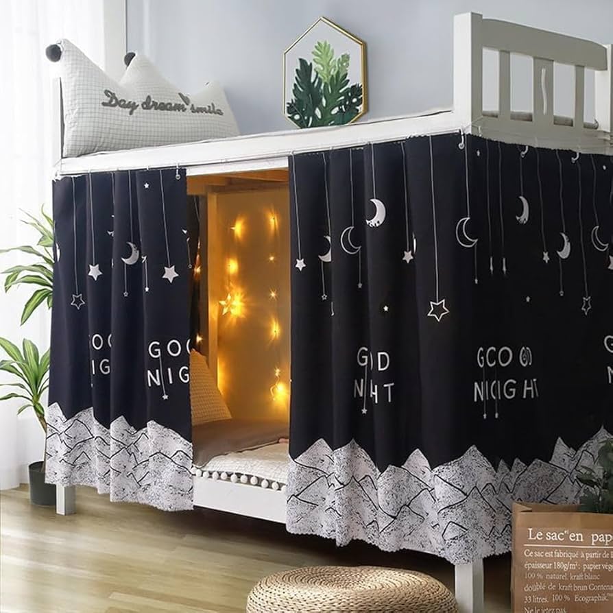 クリーム色 ドット模様カーテン リリカラ 非遮光 ペットなし 喫煙なし