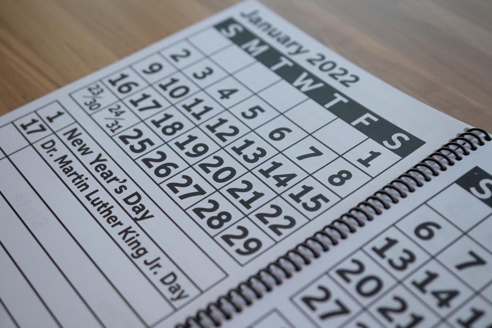 Calendario settimanale 2026 EZ2See® – Agenda giornaliera con grande stampa nera, numeri, bordi – ad alto contrasto, con grande spazio per appunti, linee in grassetto