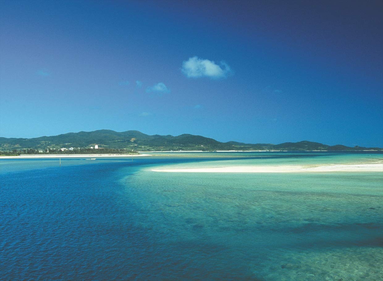 泡盛　久米島の久米仙　真南風　箱付　琉球ガラス　青3年古酒　43度　1800ml 泡盛 久米島の久米仙 真南風 箱付 琉球ガラス 青3年