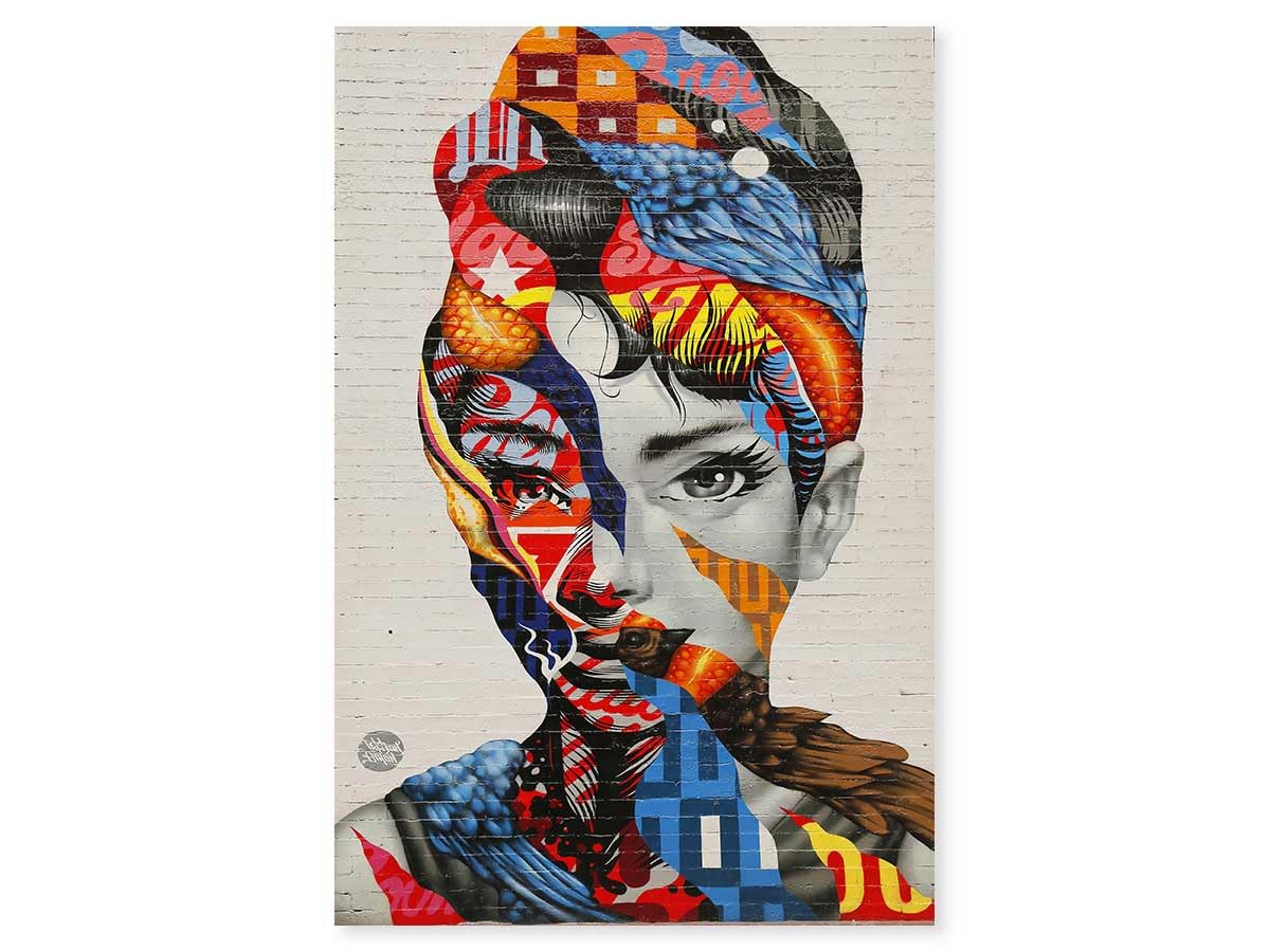 Tableau street art visage femme pour un salon moderne au style loft