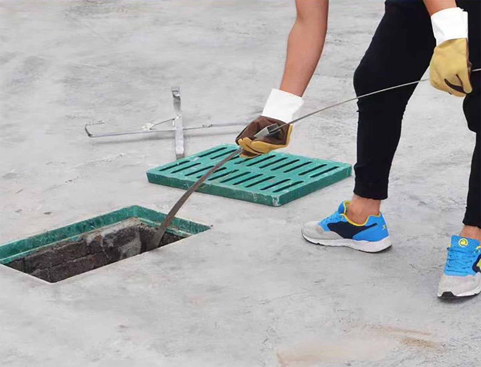 Heavy Du Drain Aur - Strumento di rimozione degli intasamenti per impianti idraulici esterni, pulitore manuale per tubi con impugnatura regolabile (diametro 2,5 cm, lunghezza 23 m)