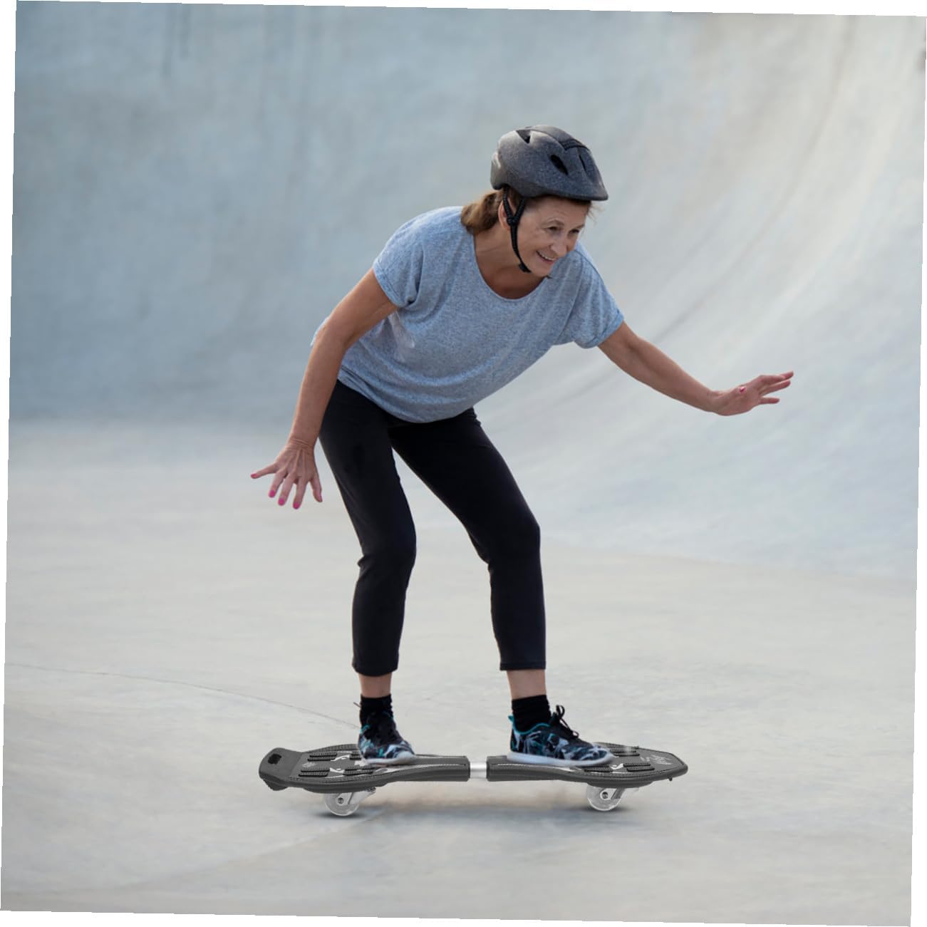 Toyvian Compact Caster Board Skating Skaterboard Deck Wheels Glitter Roller Skateboard Toy