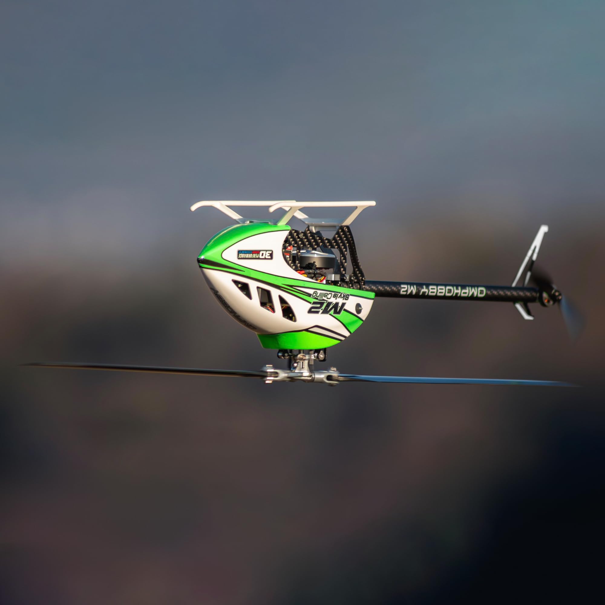 OMPHOBBY M2 V3 Sport BNF Hubschrauber – Hochleistungsfähig mit OFS3+ Flugcontroller, R40X-3 bürstenlosem Motor und ExpressLRS-Empfänger, Professioneller 6-Kanal 3D RC Helikopter für Erwachsene Grun