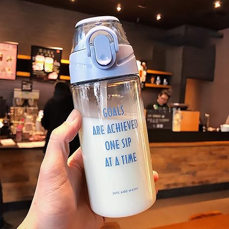 Amazon ウォーターボトル 水筒 目盛り付き ストロー付き 大人用 子供用 ワンタッチオープントップ 450ml 600ml 750ml大容量 直飲み おしゃれ 透明 耐衝撃性 携帯便利 漏れ防止 Bpaフリー プラスティック イエロー ピンク ブルー グリーン 水筒 マグボトル オンライン通販