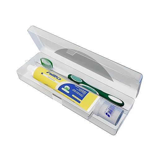 Estojo com Kit Viagem Hillo, Creme Dental Menta 70g, Fio Dental Hillo 25 Metros e Escova de Dente de Viagem