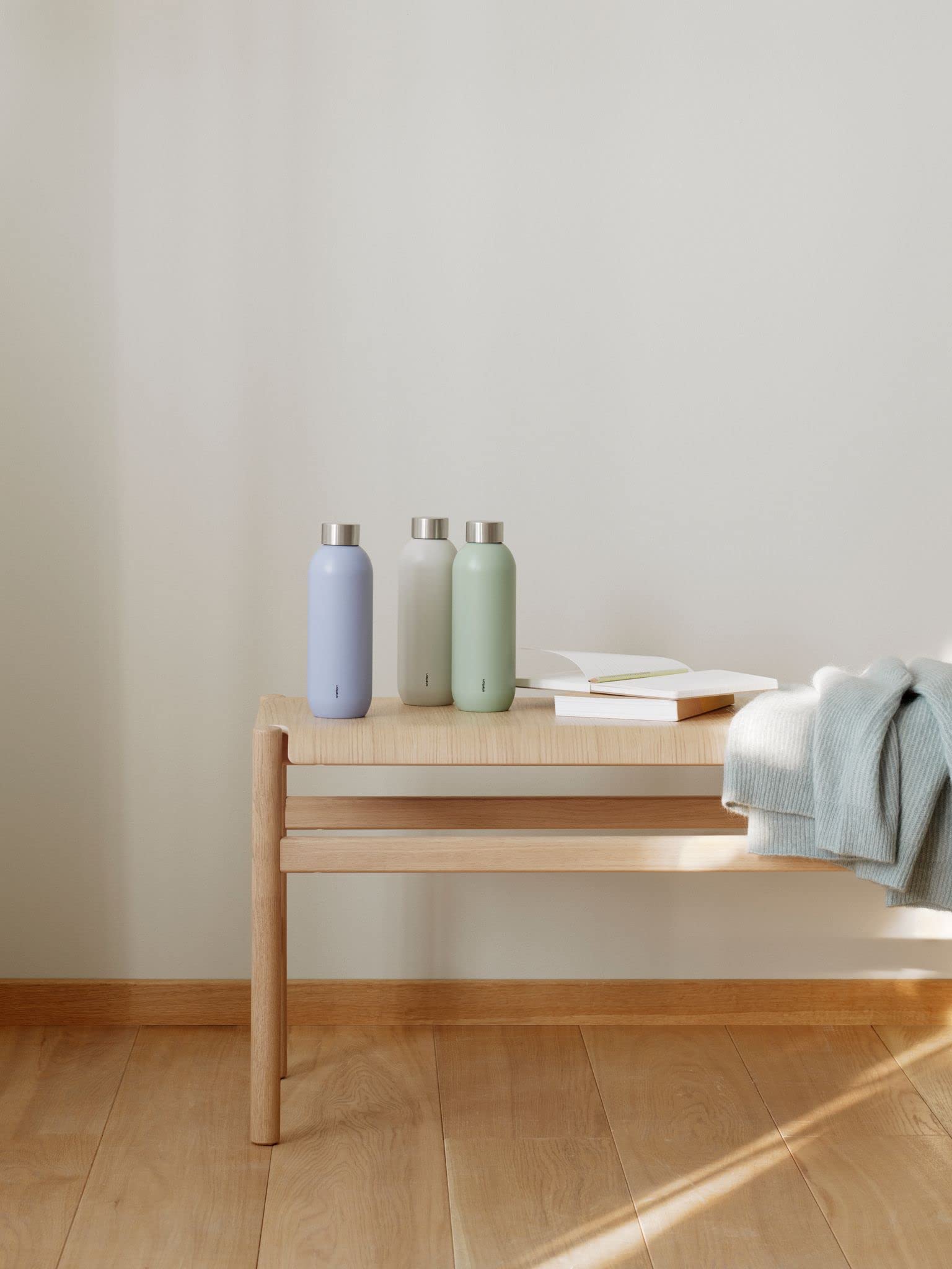 Stelton Keep Cool Thermosfles, dubbelwandige thermosfles, modern design, thermobeker voor water, warme en koude dranken, koffie, thee, 0,6 liter, lichtgrijs