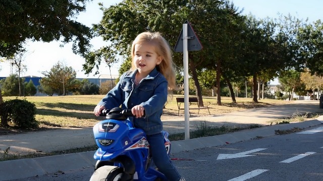 Moto Porteur Sans Pédales INJUSA Pour Enfant 18 Mois-3 Ans - Stable, Roues Larges - Tundra Tornado