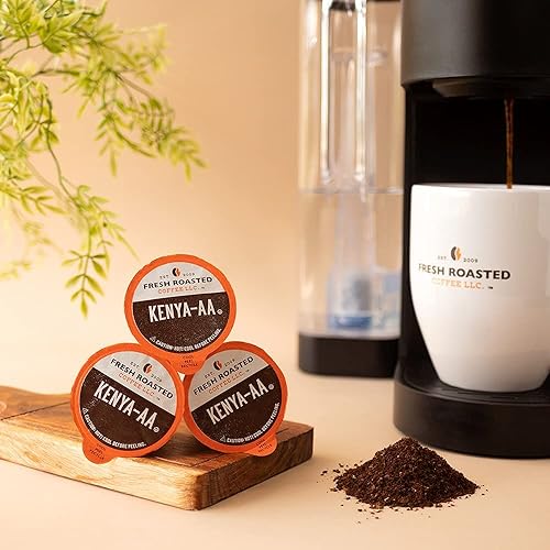 Miniatura 740 de Fresh Roasted Coffee, Peaberry de Tanzania, tostado ligero, Kosher, compatible con K-Cup, 24 cápsulas