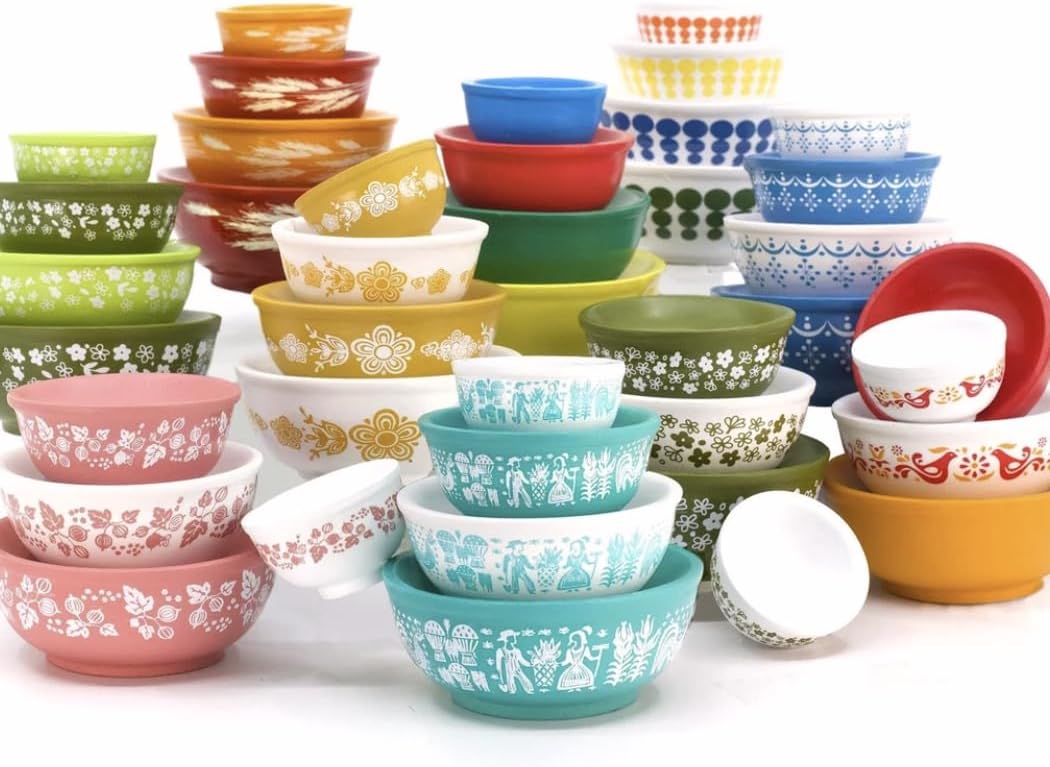 Set of 4 Miniature Vintage-Inspired Mixing Bowls, Stackable Resin Kitchen Display, Halloween Tiered Tray Decor, Retro Farmhouse Fall Accents (Friendship)