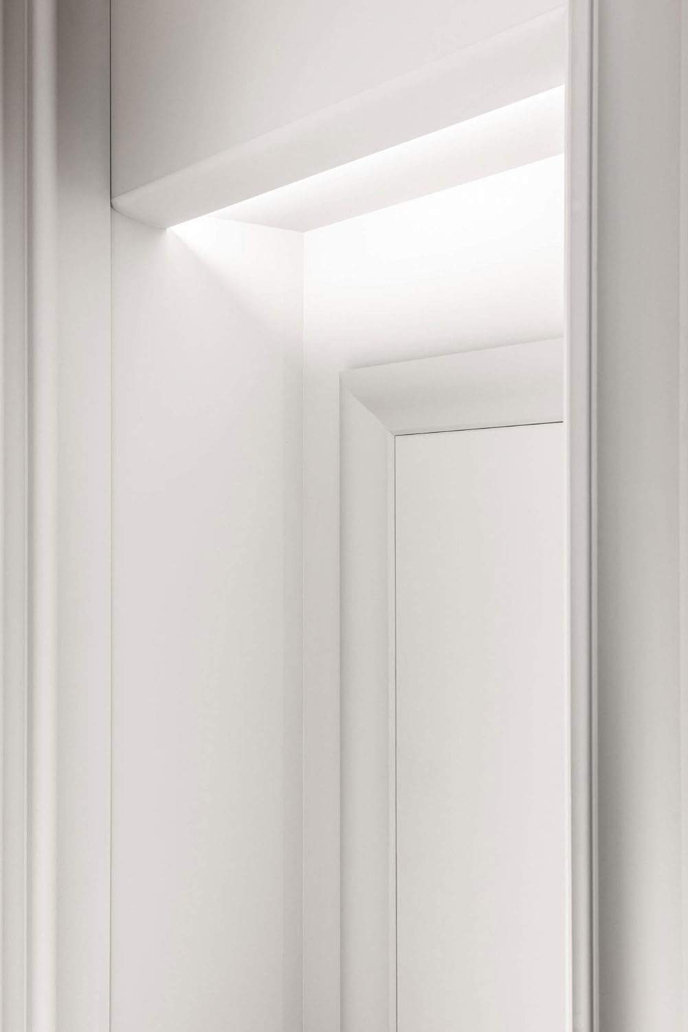 White Primed Polyurethane Crown Moulding 78-in Length