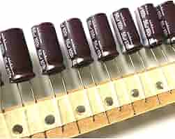 Amazon.co.jp: 10個 56uF 100V PMシリーズ 10x20mm 低