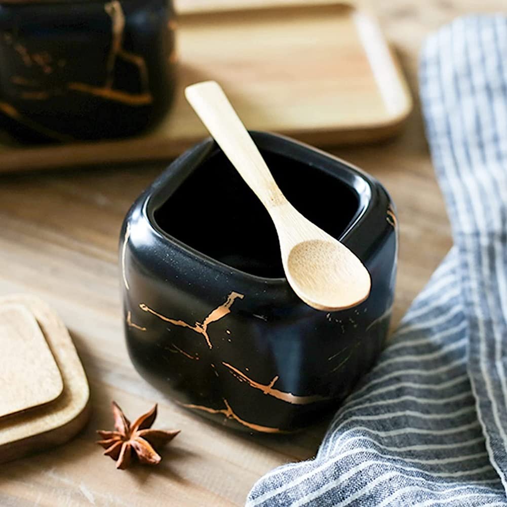 Set Da 2 Barattoli Spezie In Ceramica Da 300ml Con Cucchiaio E Coperchio In Bambù – Con Vassoio – MIATTCLD