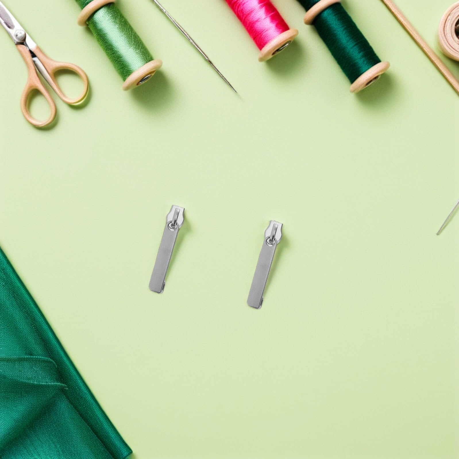 Cabilock 100 Piezas Tiradores de Cremallera Metálicos para Maleta y Mochila Sistema Doble Seguridad Resistente para Reemplazo Ergonómico Color Plata para Viajes Internacionales