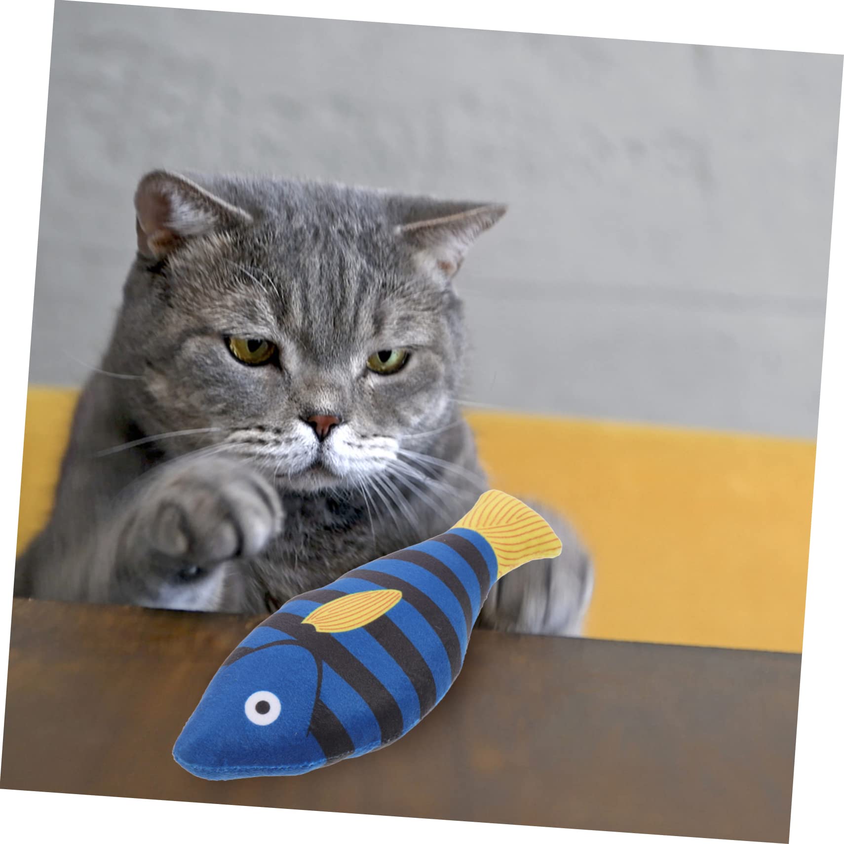 BESPORTBLE Jouet à Mâcher pour Chat Herbe à Chat Forme Poisson en Peluche Naturelle, Solide et Interactif Stimule et Amuse pour Chatons en Intérieur