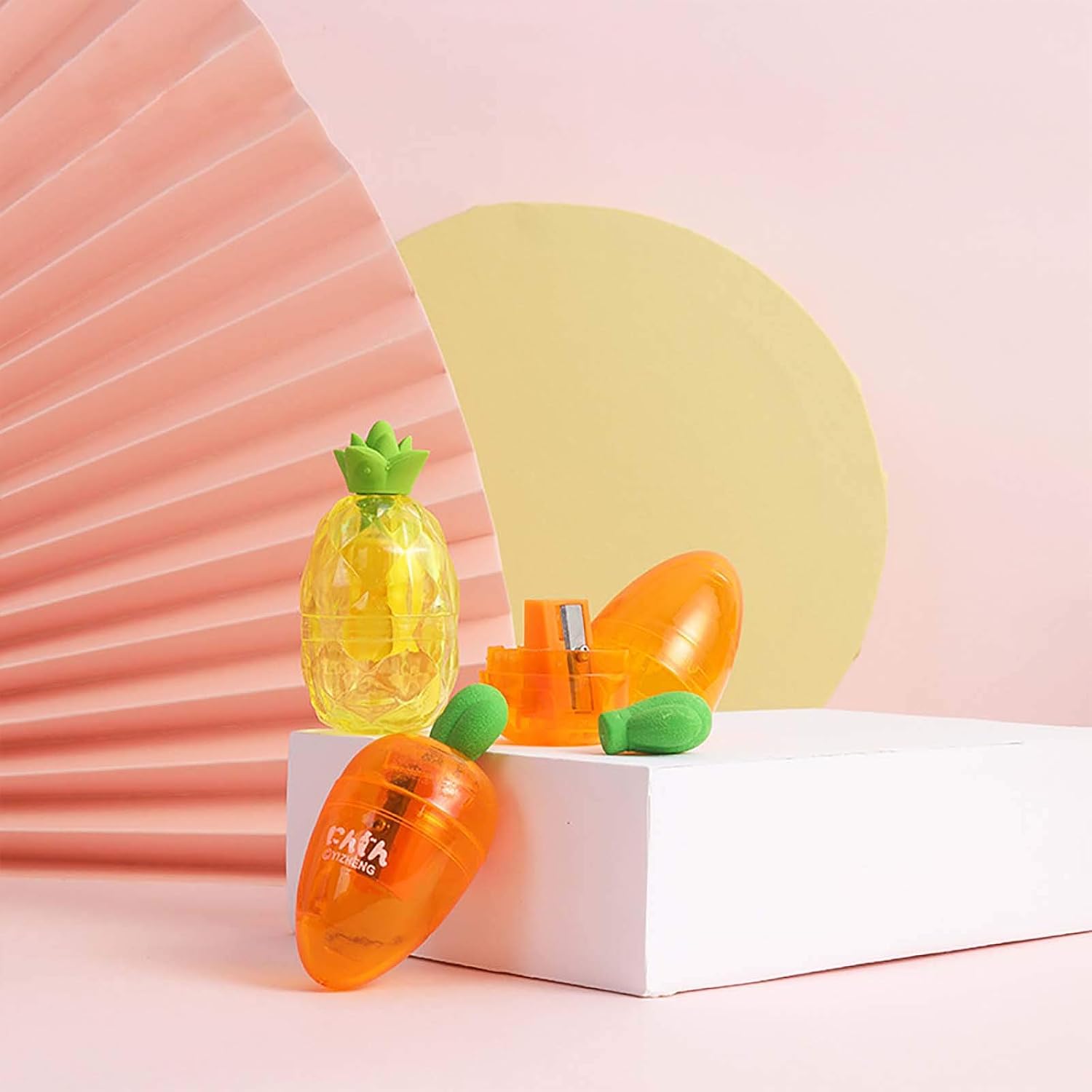 Doraking Cute Cartoon Translucent Vegetables Carrot Shaped Manual Pencil Sharpener for Standard and Jumbo Pencils, Cute Carrot Pencil Sharpeners for Students Officers (Orange)