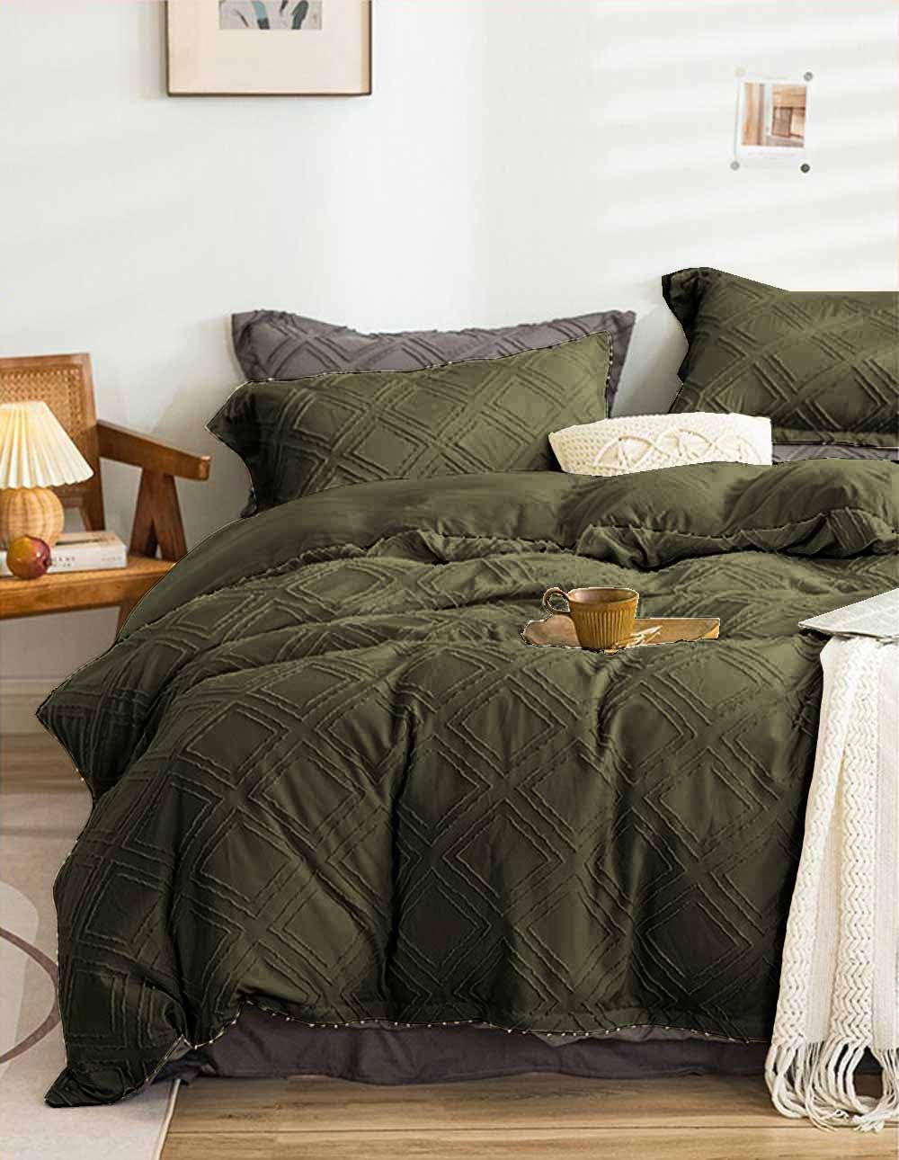 Nanko Queen Size Comforter Set Dark Green Tufted Boho Soft Shabby Chic Reversible Down Alternative Microfiber Bedding Set, All Season Duvet Bohemia Bed Set Women Men 90 x90 3pcs, Forest Green Jacquard
