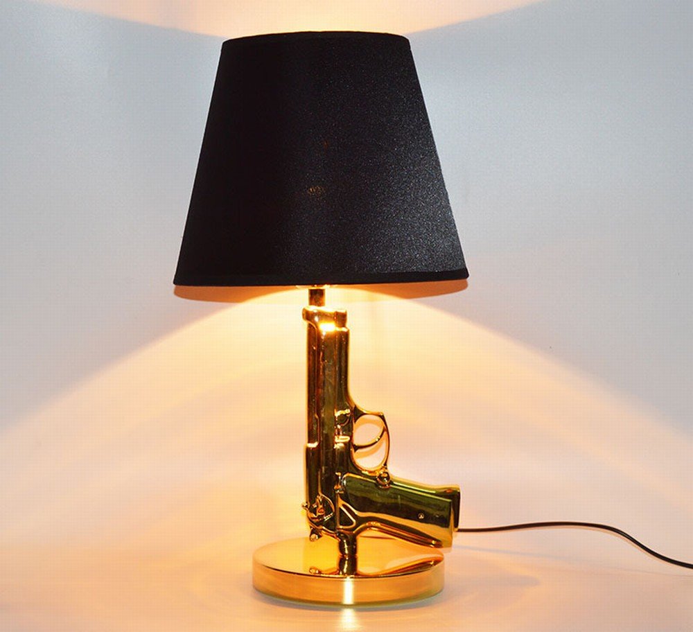 Lampe de table moderne pistolet d'or en résine haut de gamme ZUTD