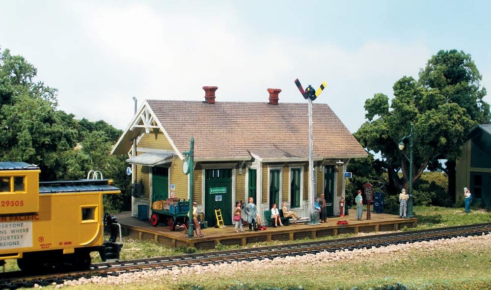 Dansbury Depot Building Built-N-Ready N Scale Woodland Scenics