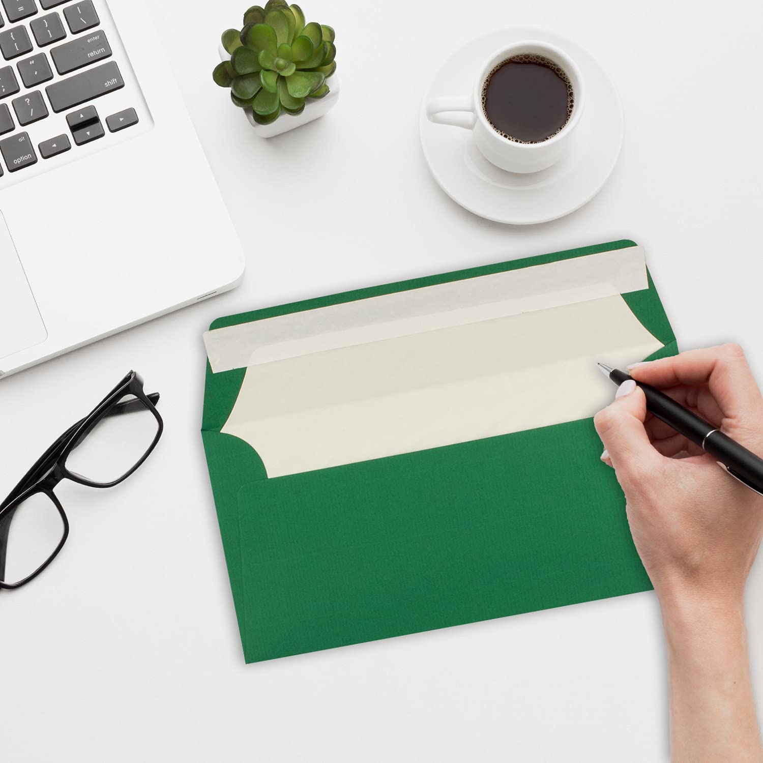 Neuser FarbenFroh - Buste per lettere, formato DIN lungo, imbottite con carta velina, 110 g/m2, 110 x 220 mm, chiusura con striscia adesiva 700 Stück Verde scuro con fodera bianca