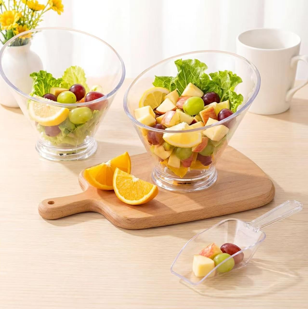 6 Pcs Clear Plastic Angled Serving Bowls and Scoops, 3 Salad Serving Bowls Candy Bowls (19 oz) and 3 Kitchen Plastic Popcorn Scoops, Candy Container for Salad Fruit Snacks Appetizer Bar Catering