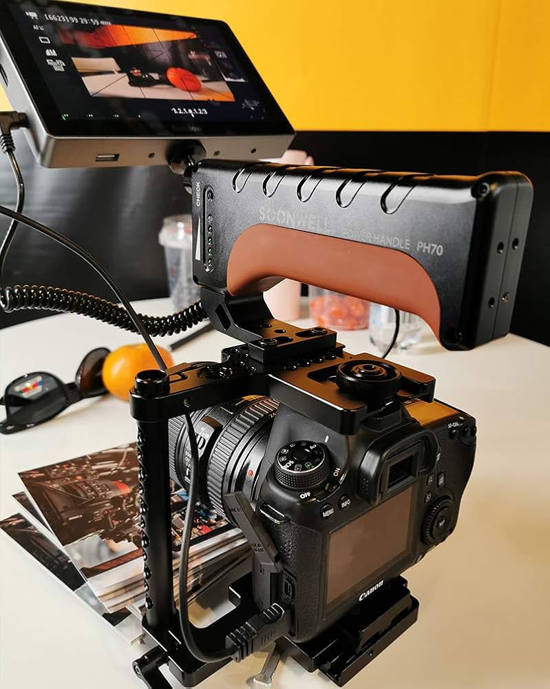 世界初ハンドル一体型：PH70 ハンドル型バッテリー＋充電器
