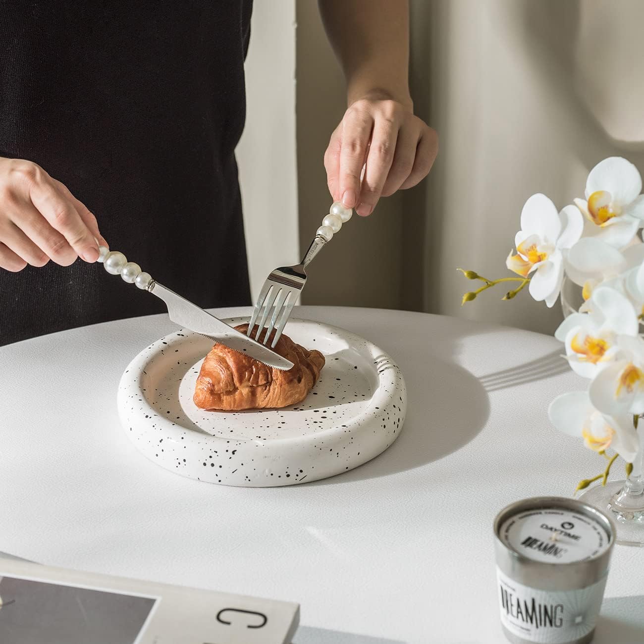 White Silverware Flatware Set for 6 Stainless Steel Pearl shape Handle Luxury 24 Pieces Home Kitchen Eating Tableware Set for Restaurant Hotel Family Gatherings & Daily Dinnerware Set