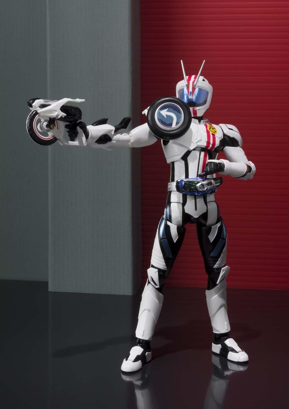 Bandai Tamashii Nations S.H. Figuarts Kamen Rider Mach "Kamen Rider Drive" Action Figure