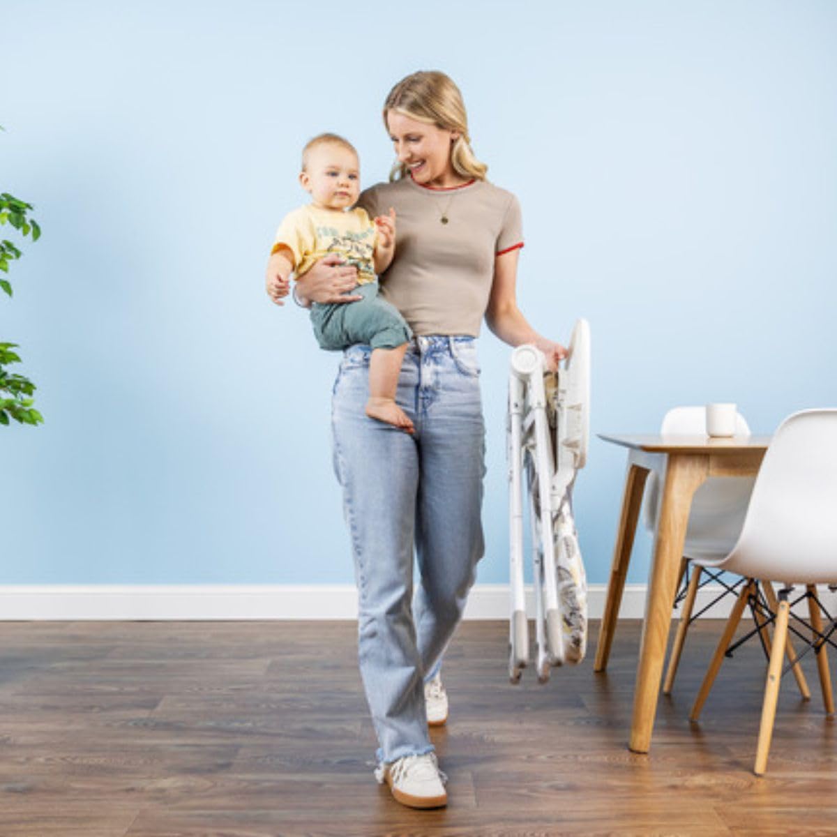 Graco Chaise haute MiniLite avec pliage ultra compact, légère à seulement 4,7 kg et pliage autonome, Fruitella Fashion