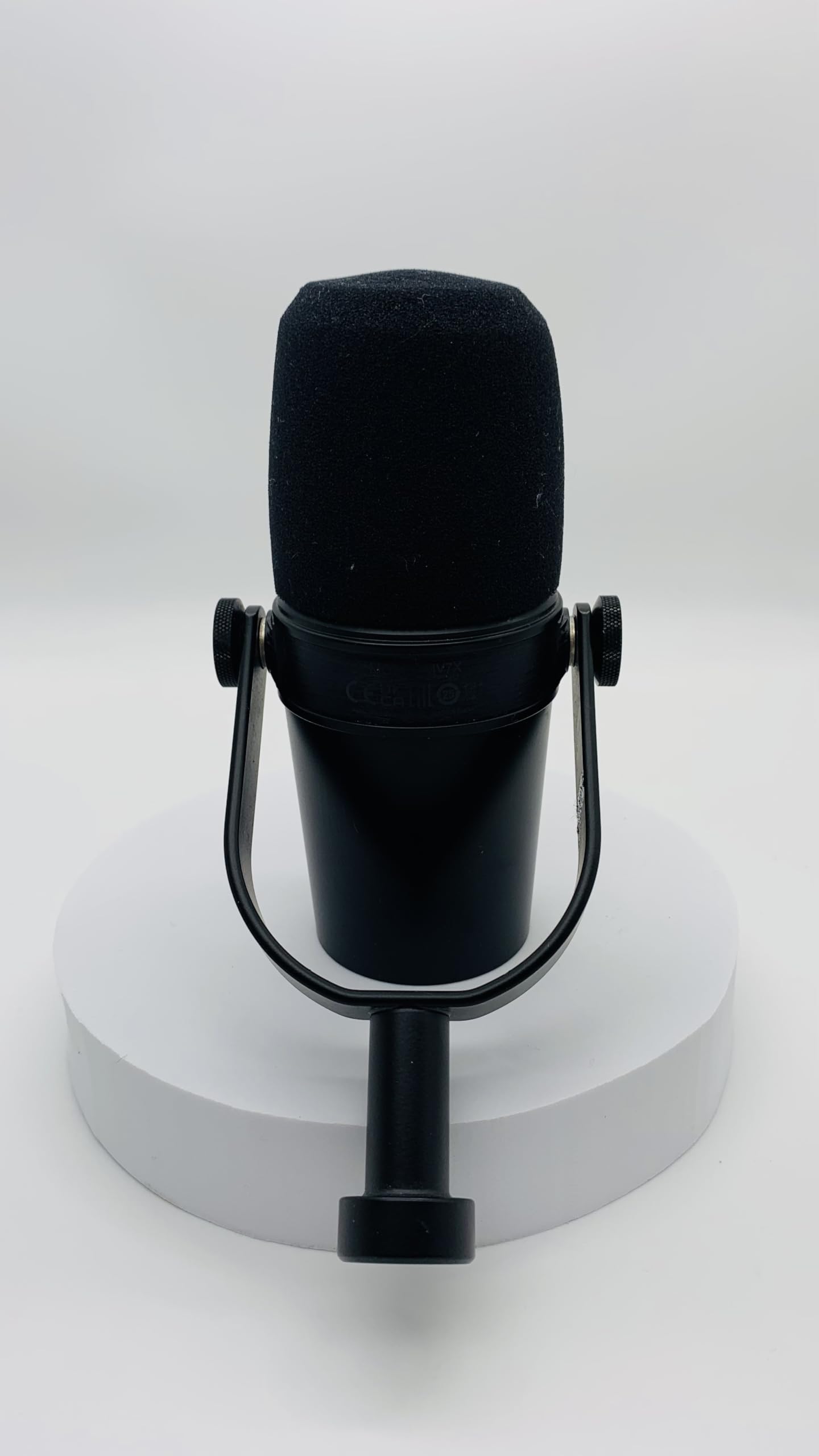 SHURE MV7X マイク Amazon.com: Shure MV7X XLR Podcast Microphone with XLR Cable